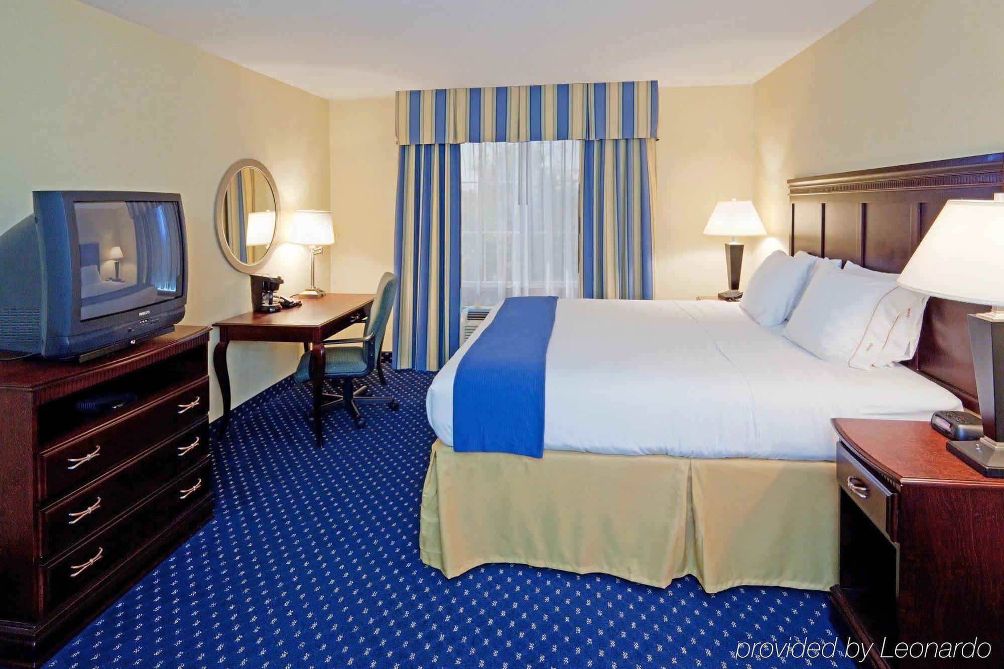 Holiday Inn Express Hotel & Suites Middleboro Raynham, An Ihg Hotel Exterior photo